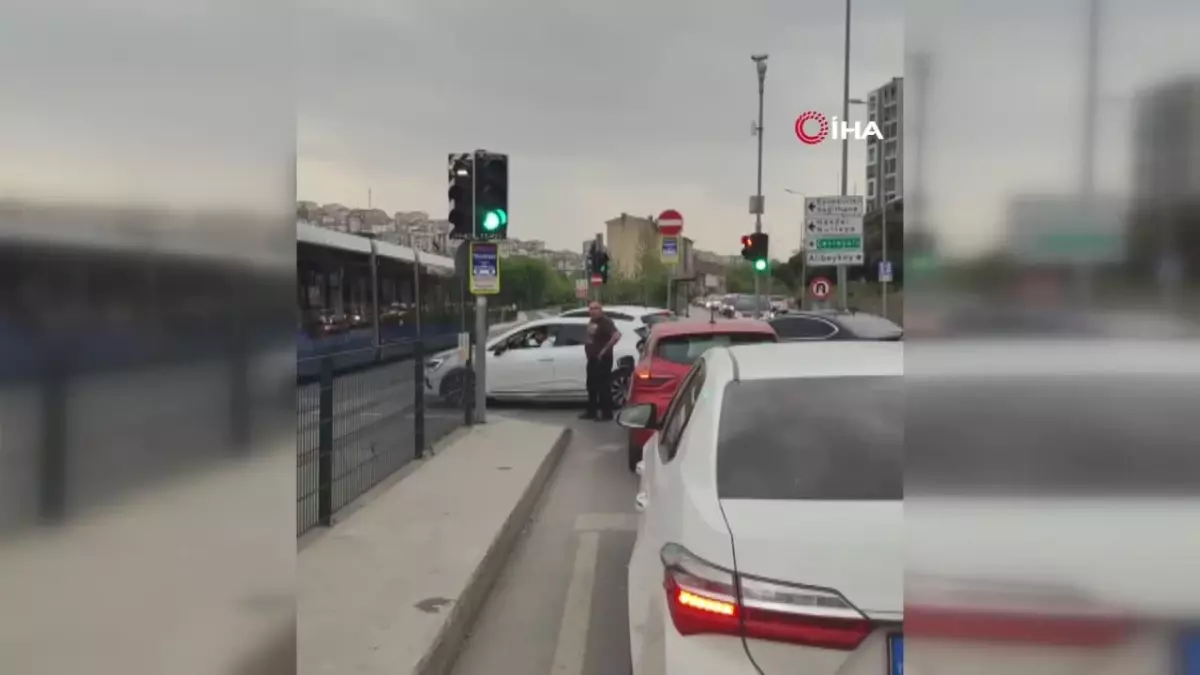 Alibeyköy\'de tramvay arızası trafikte uzun kuyruk oluşturdu