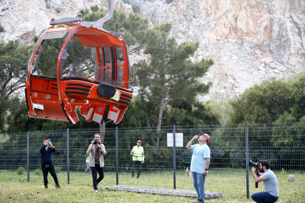 Antalya\'da teleferik kazası sonrası kabinler yere indirilerek park pozisyonuna alındı