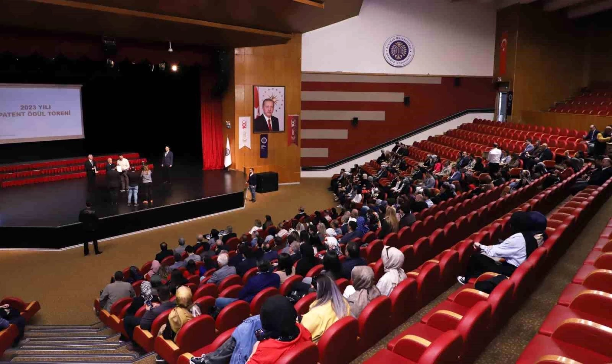 Atatürk Üniversitesi, 2023 yılında yapılan patent başvuruları için ödül töreni düzenledi