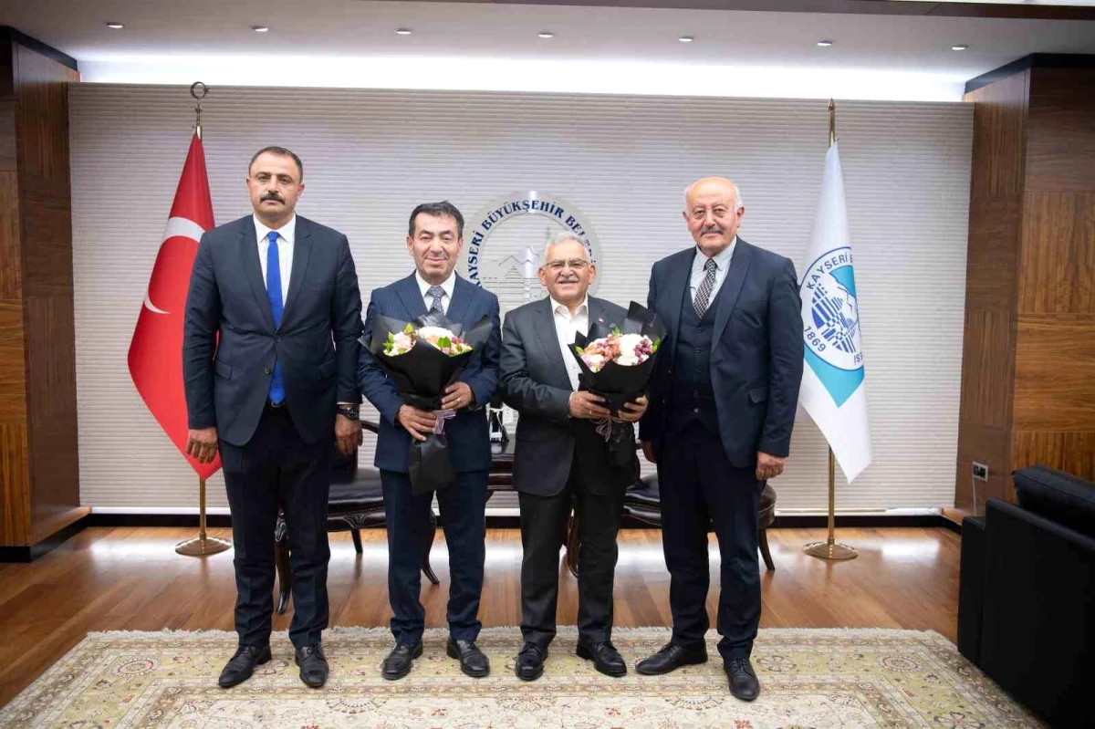 Kayseri Büyükşehir Belediye Başkanı MHP\'li Belediye Başkanlarını Ağırladı