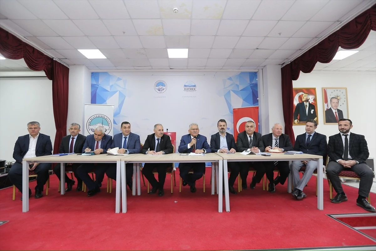 Kayseri Büyükşehir Belediye Başkanı Muhtarlarla İstişare Toplantısı Yaptı