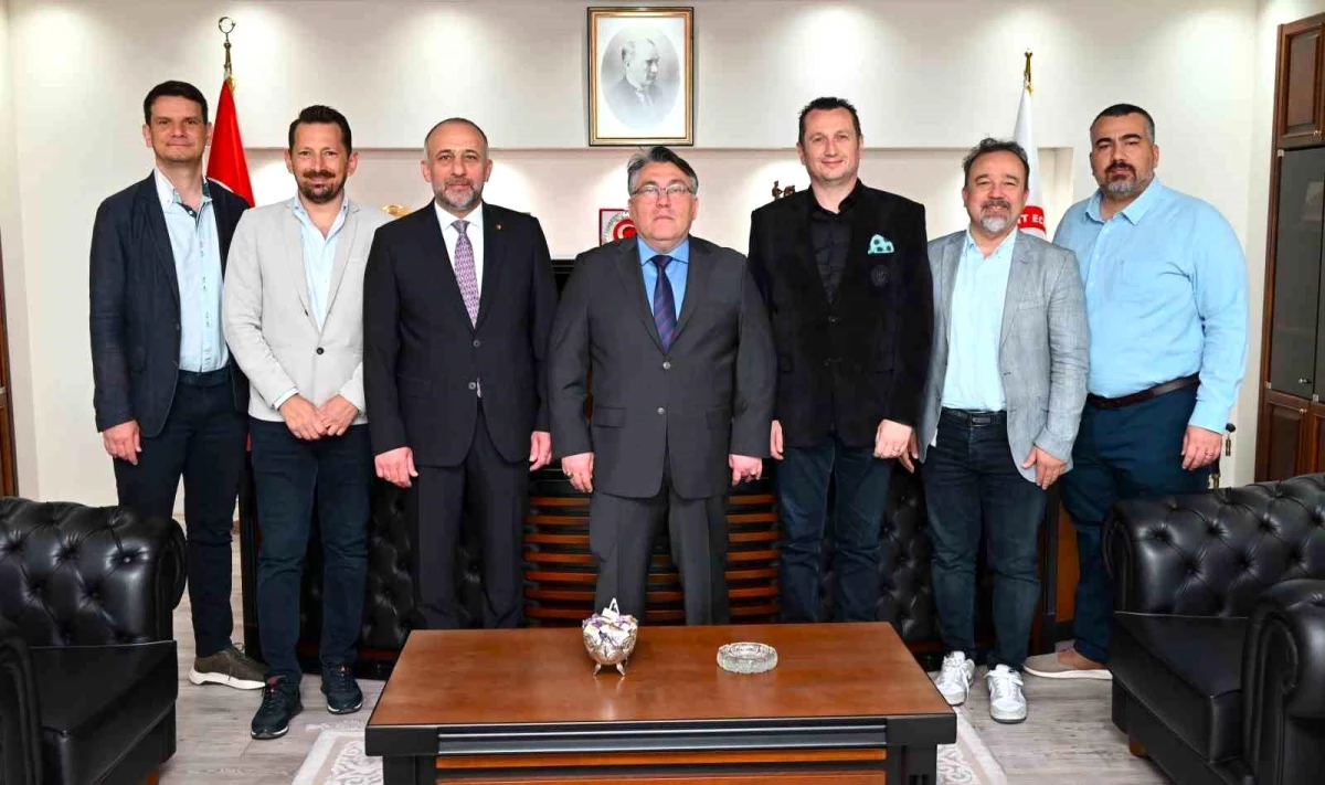 Zonguldak Ticaret ve Sanayi Odası Başkanı ve Bulutistan Yönetim Kurulu Üyeleri Rektör Özölçer\'i Ziyaret Etti
