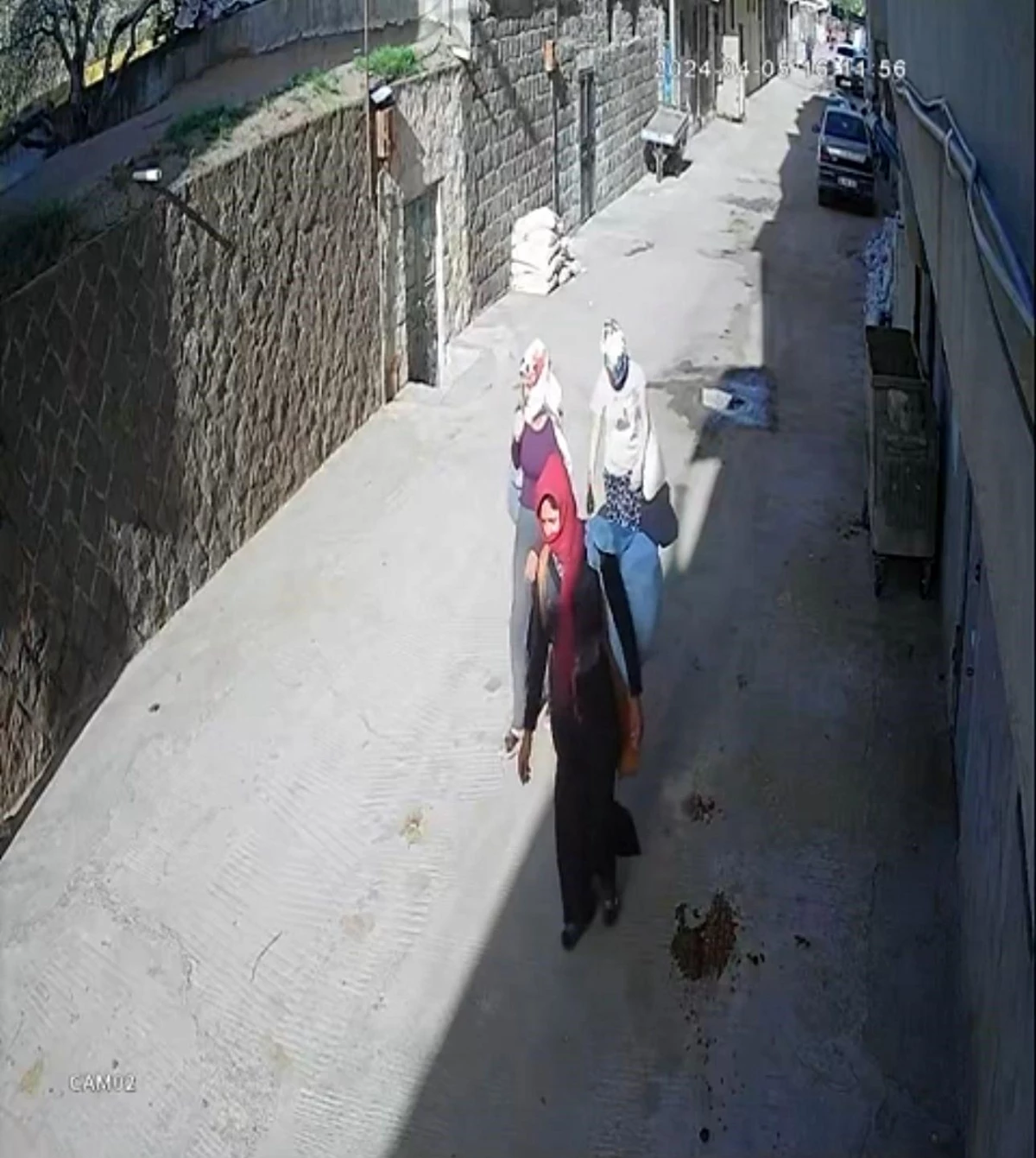 Şanlıurfa\'da Bohçacı Kılığındaki 3 Kadın Hırsızlık Yaptı