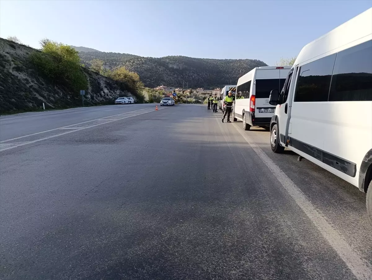 Konya Bozkır\'da Okul Servis Araçları Denetlendi