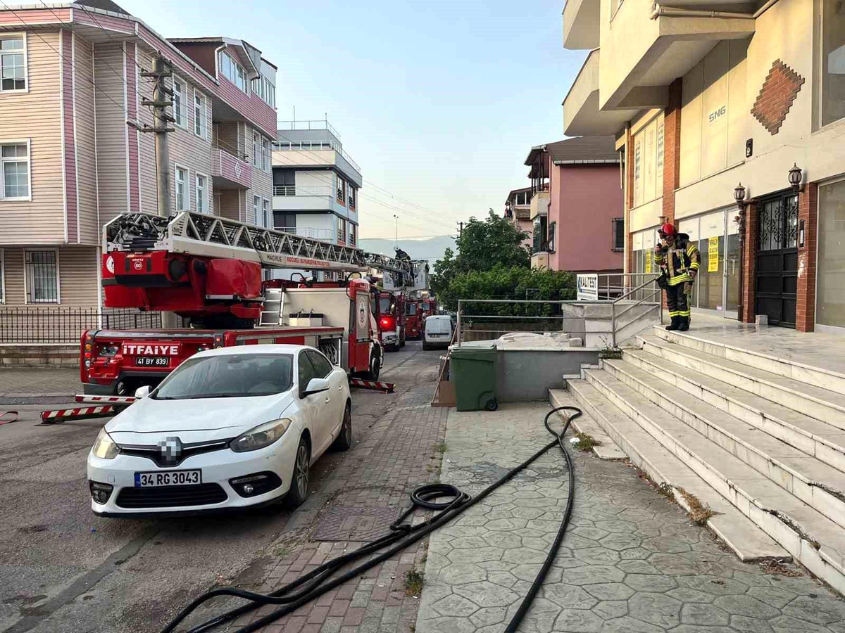 Kocaeli Körfez\'de Bulaşık Makinesi Yangını