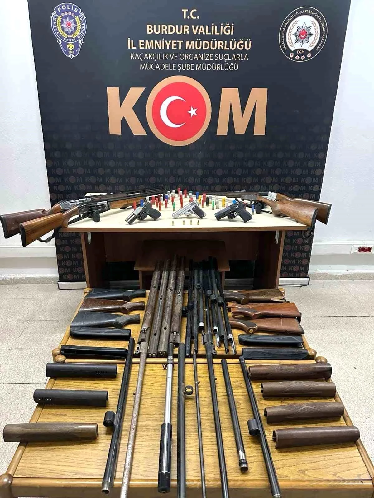 Burdur\'da Ruhsatsız Silah Operasyonu: 3 Şüpheliye Adli İşlem
