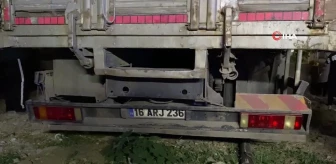 Bursa'da facia ucuz atlatıldı: Freni boşalan kamyon eve girdi