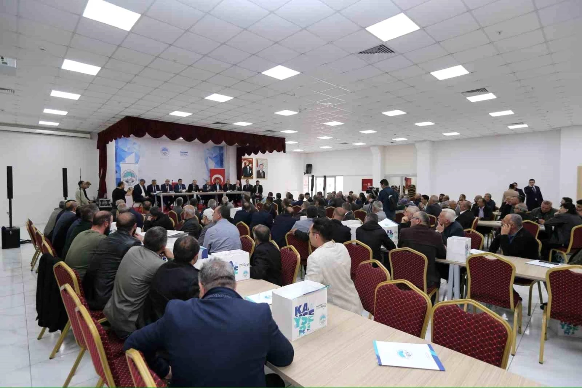 Kayseri Büyükşehir Belediye Başkanı Dr. Memduh Büyükkılıç, Pınarbaşı ilçesinde 122 mahalle muhtarıyla istişare toplantısı gerçekleştirdi