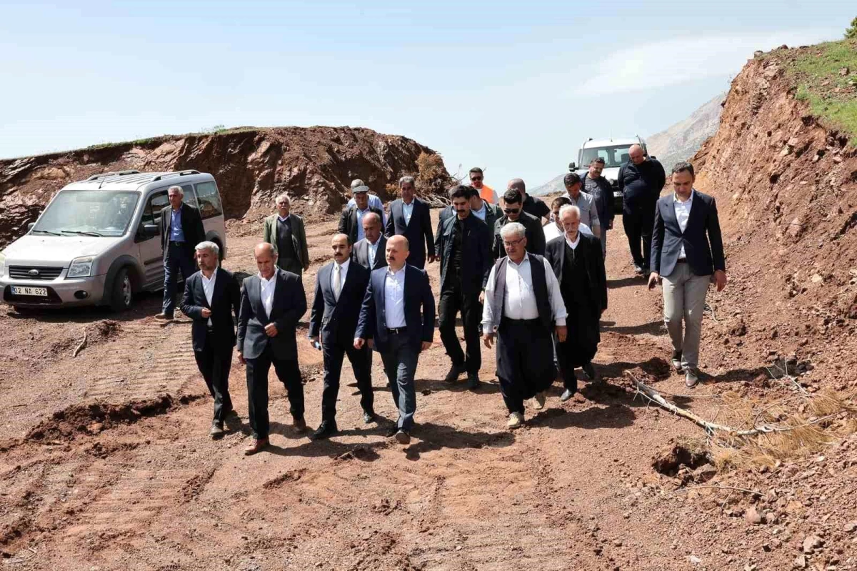 Adıyaman Valisi Osman Varol, Çelikhan ilçesindeki kırsal afet konutları inşaat alanında incelemelerde bulundu