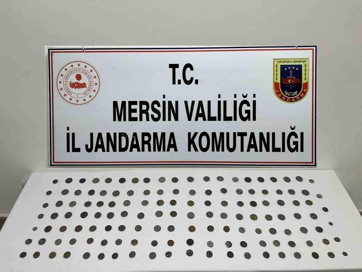 Mersin\'de Tarihi Değeri Olan Objeler ve Sikke Ele Geçirildi