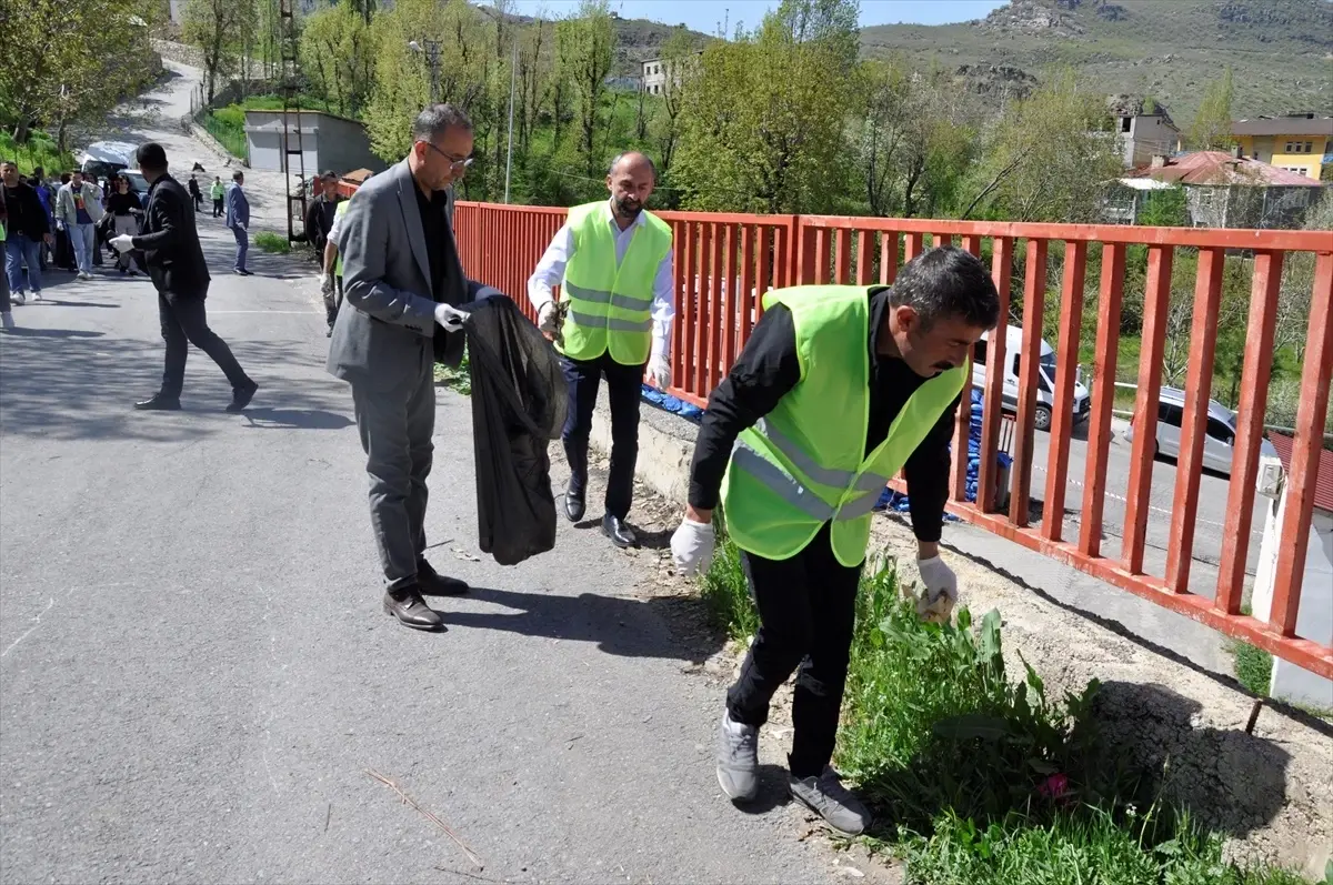 Hakkari Çukurca\'da Temizlik Çalışması Başlatıldı