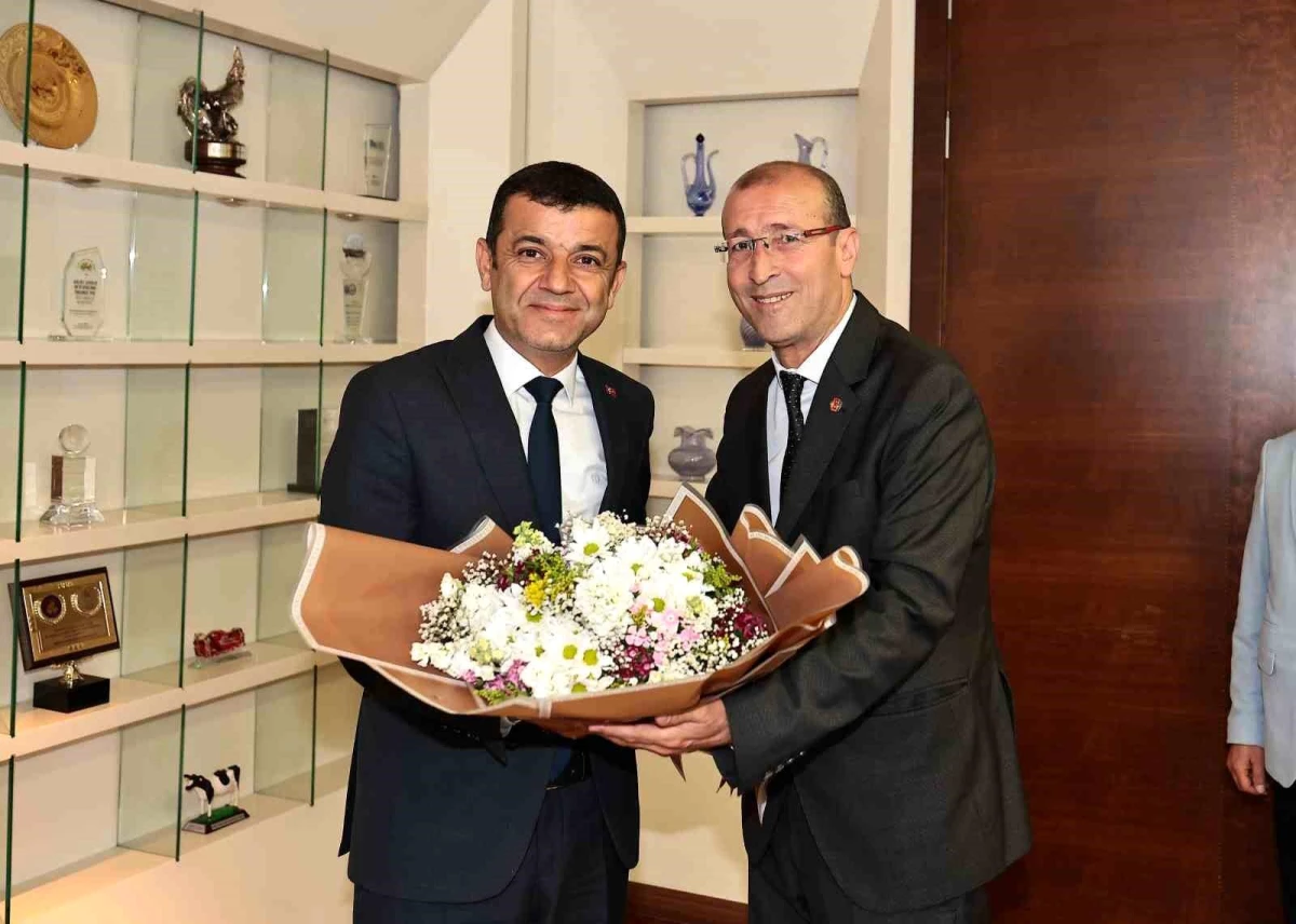 Denizli Gazeteciler Cemiyeti Başkanı Bülent Nuri Çavuşoğlu\'nu ziyaret etti