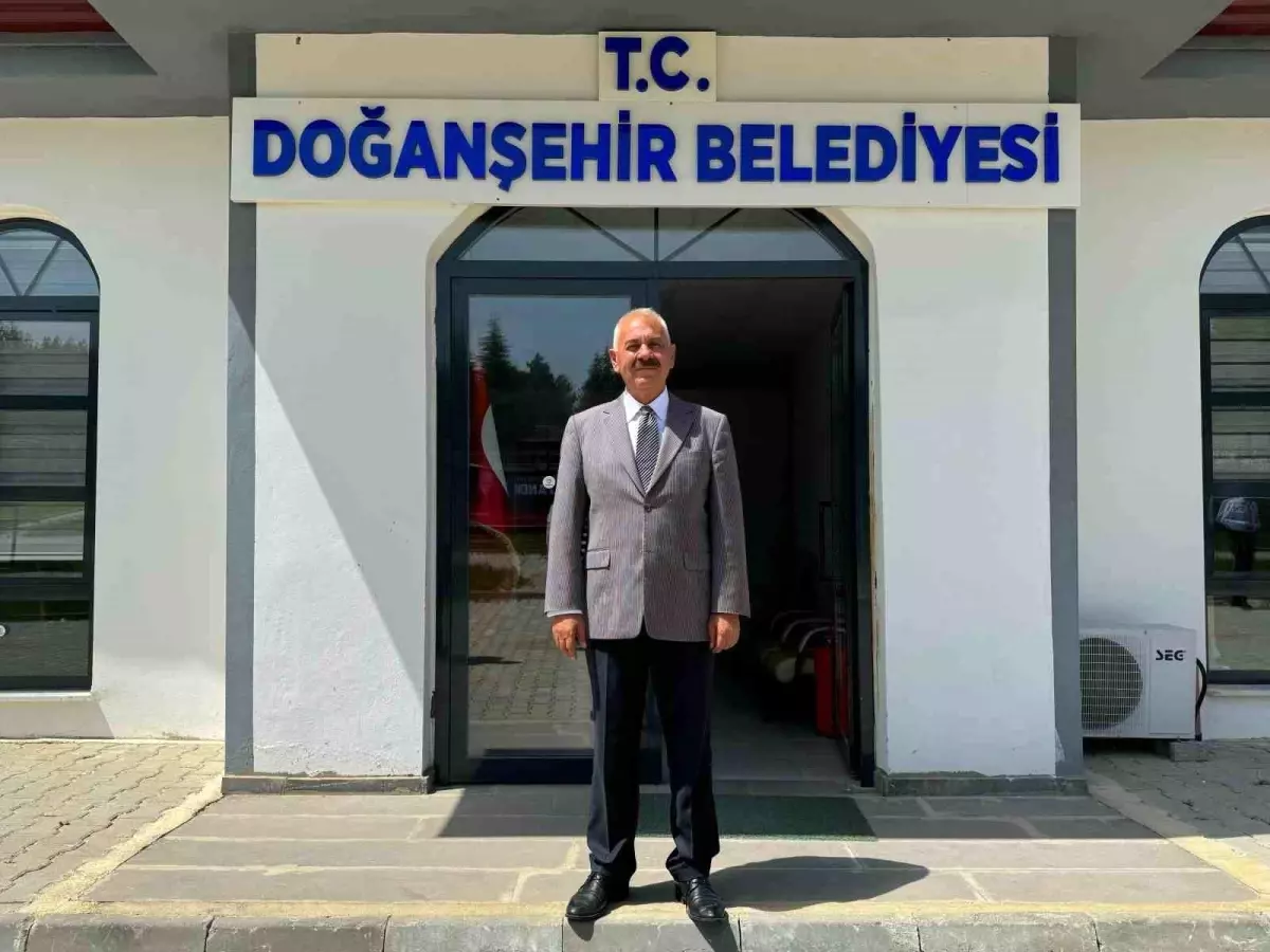 Doğanşehir Belediyesi tabelasına T.C. ibaresi eklendi