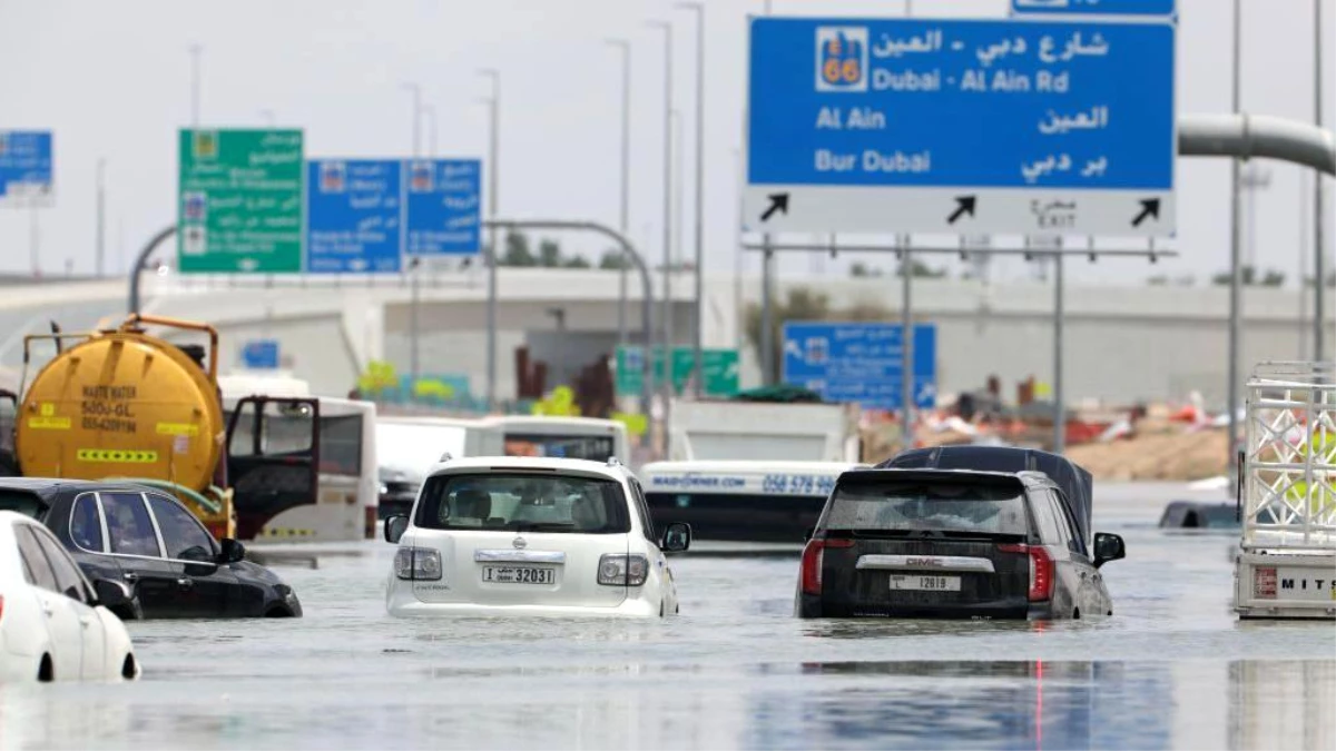 Dubai\'deki Aşırı Yağışlar Hava Trafiğini Etkiledi