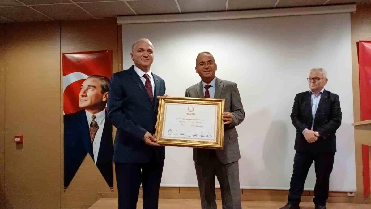 Dr. Faruk Özlü Düzce Belediye Başkanı olarak mazbatasını aldı