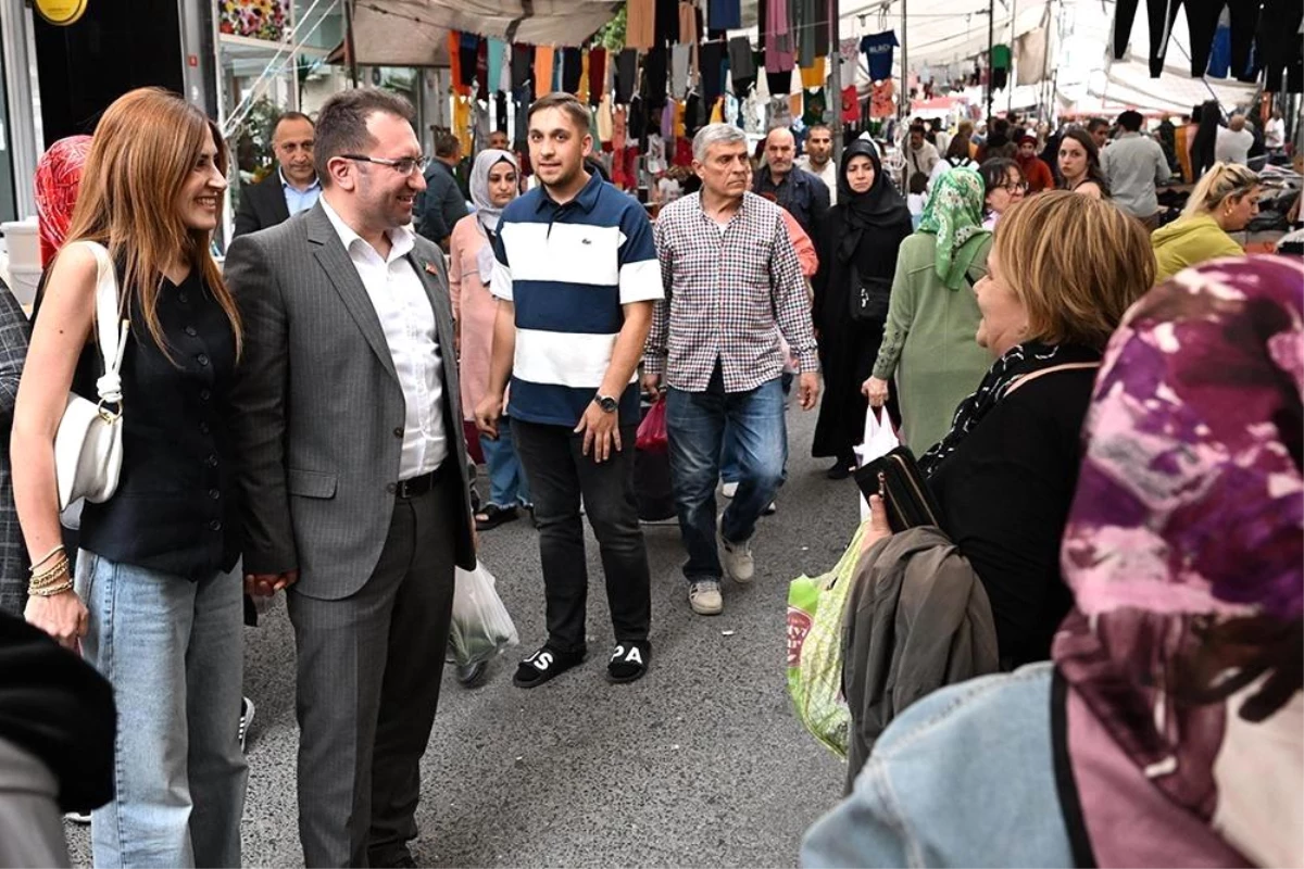 Gaziosmanpaşa Belediye Başkanı Hakan Bahçetepe, Bağlarbaşı Mahallesi Çarşamba Pazarı\'nı ziyaret etti