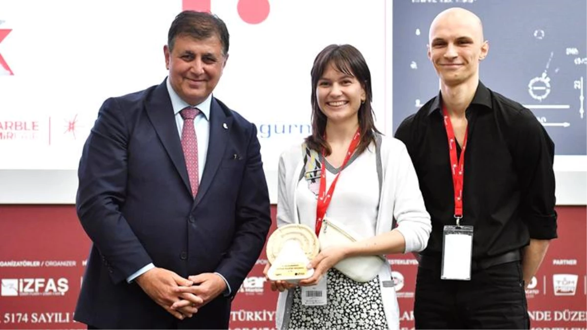 İzmir Büyükşehir Belediye Başkanı Dr. Cemil Tugay, Doğaltaş Tasarım Yarışması\'nın Kazananlarına Ödüllerini Verdi