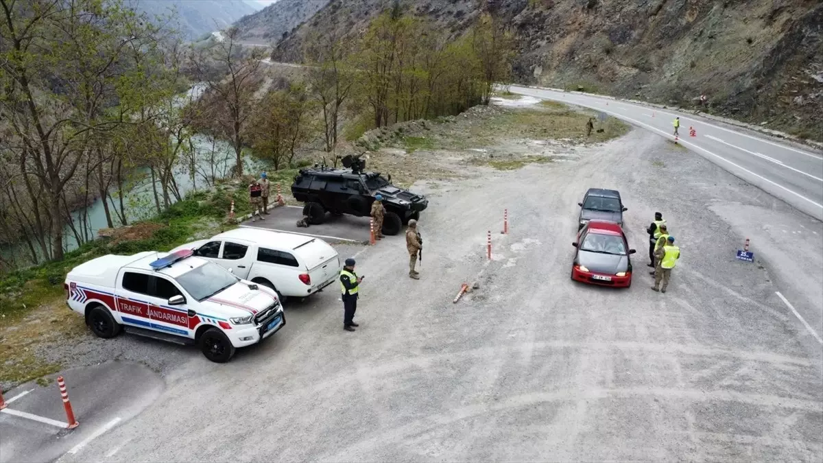 Gümüşhane Jandarma Komutanlığı, Bayram Tatilinde 7 Aranan Şahsı Yakaladı