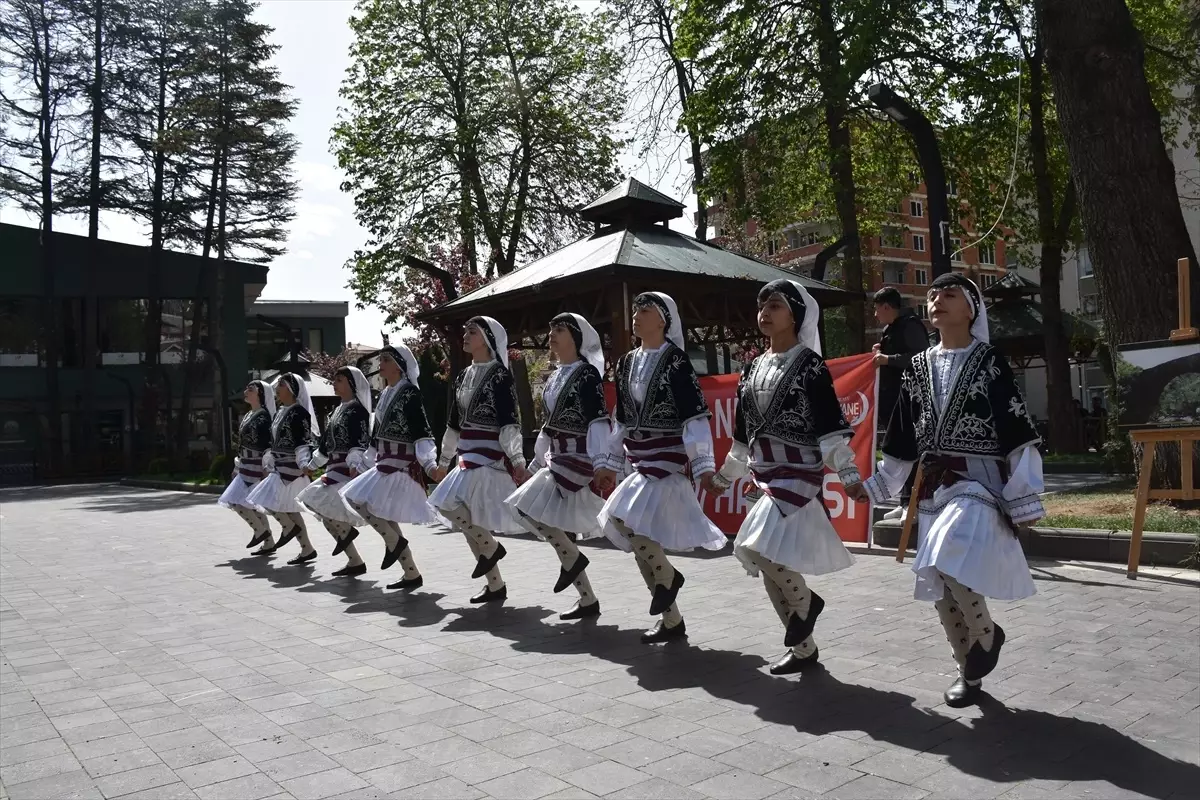 Gümüşhane\'de Turizm Haftası etkinlikleri kapsamında kortej yürüyüşü yapıldı