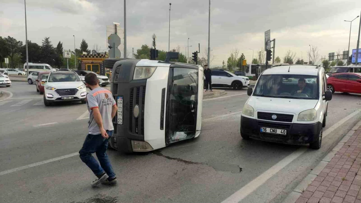Bursa\'da Tır ve Araç Kazaları: 2 Kişi Yaralandı