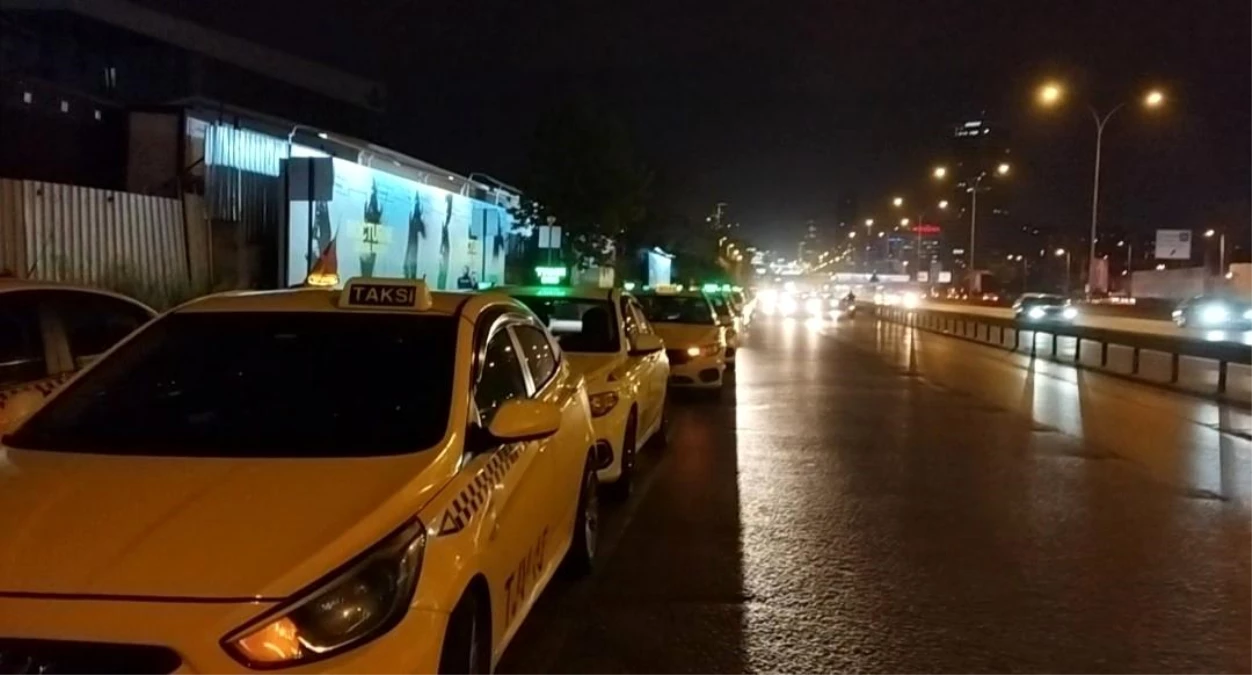 İstanbul\'da taksiciler, Yaşar Yanıkyürek\'in öldürülmesini ve taksicilere yönelik şiddeti protesto etti