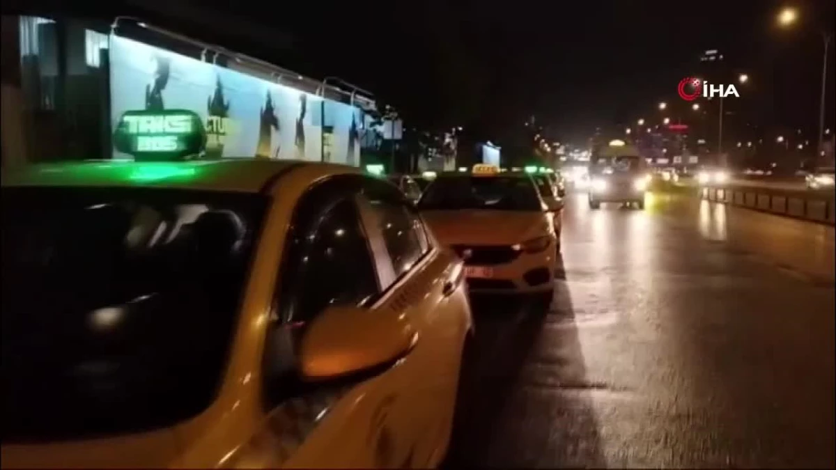 İstanbul\'da taksiciler öldürülen meslektaşları için eylem yaptılar