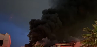 İzmir Çiğli'deki fabrikada çıkan yangın kontrol altına alındı