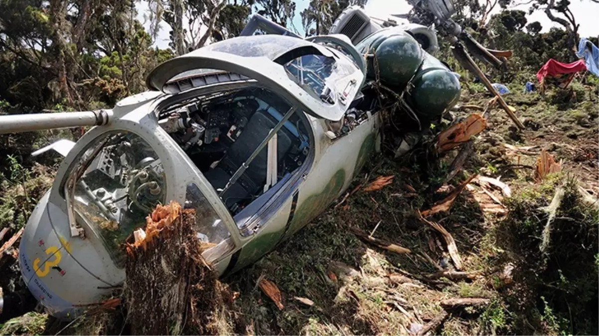 Kenya\'da askeri helikopter düştü, Genelkurmay Başkanı dahil 10 kişi hayatını kaybetti