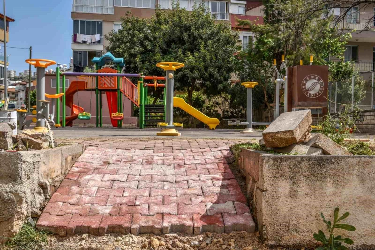 Kepez Belediyesi, tekerlekli sandalye kullanıcılarının parka girişini kolaylaştırdı