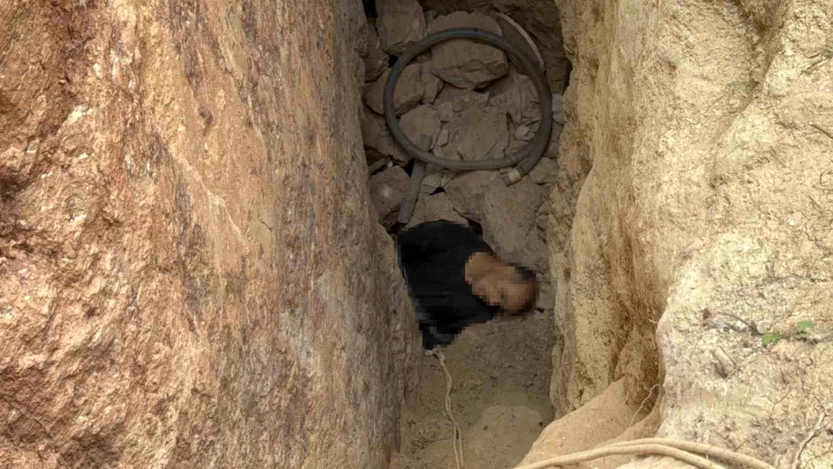 Bursa\'da kaçak kazı yapan definecilerin mağarası çöktü, 3 kişi hayatını kaybetti