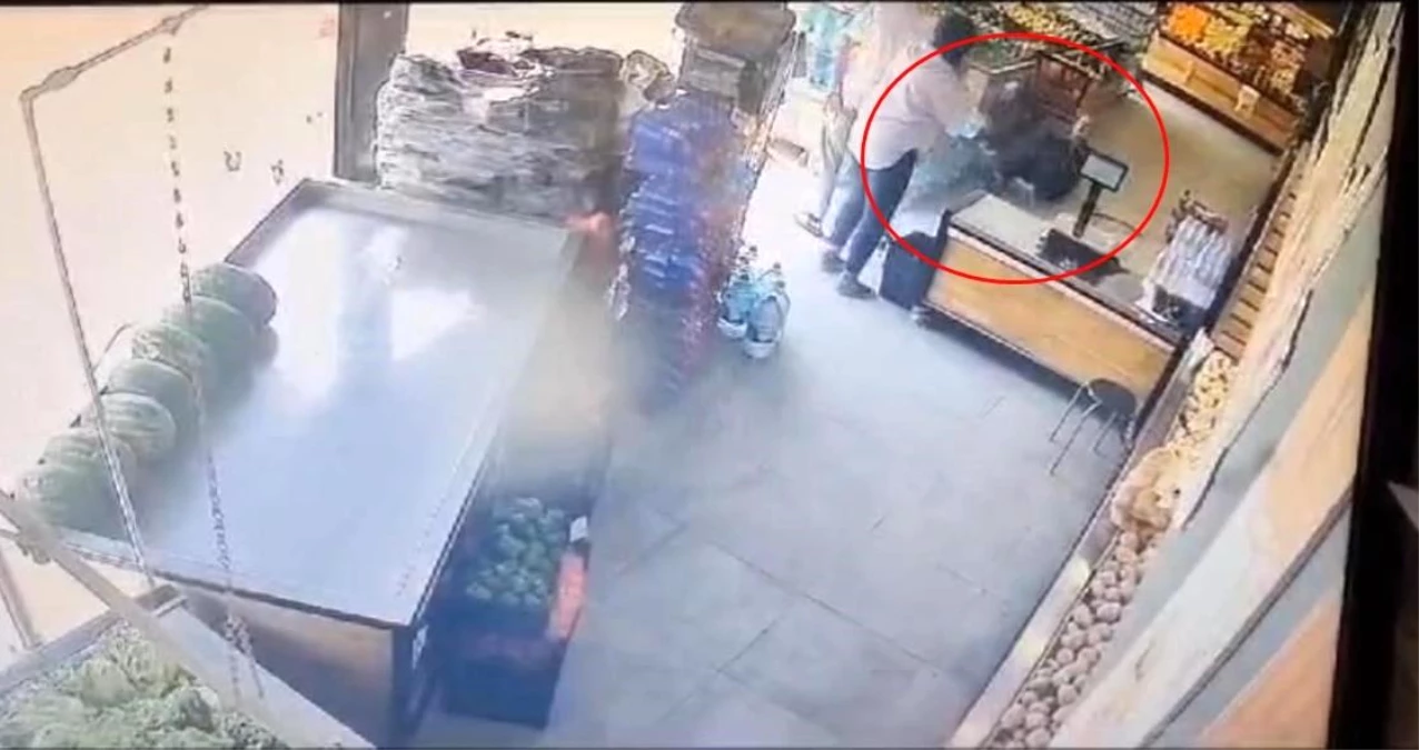 Sapanca\'da market çalışanına silahlı saldırı anı kamerada