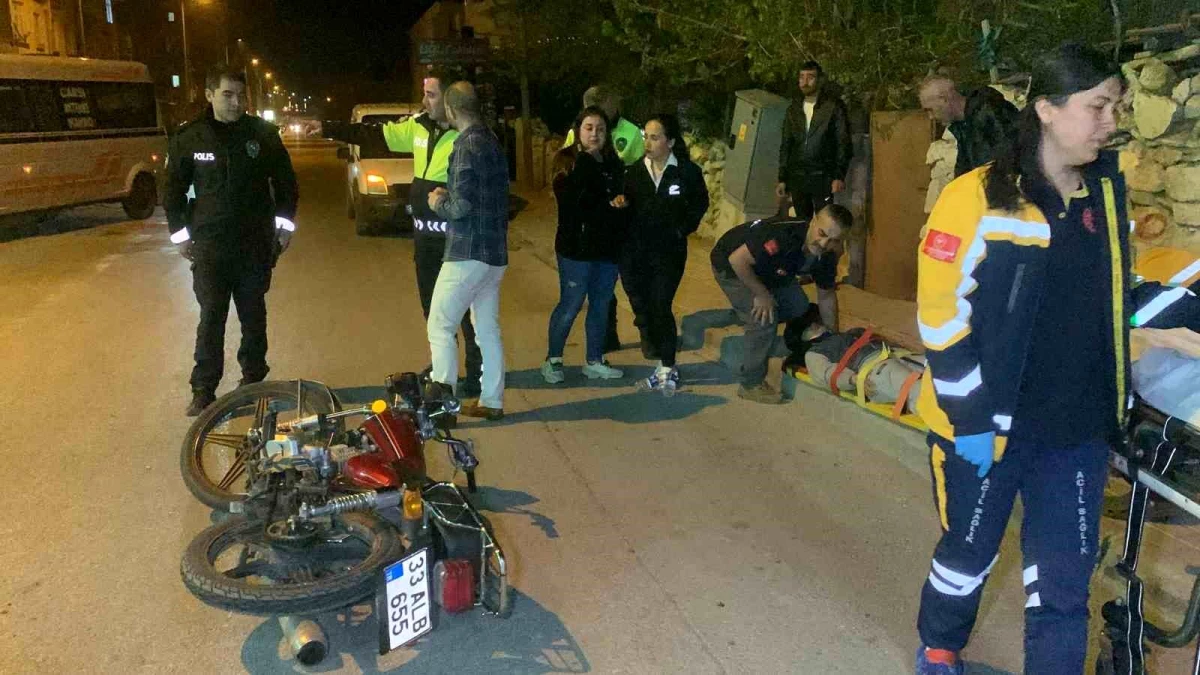 Karaman\'da motosiklet sürücüsü otomobile çarptı, yaralandı