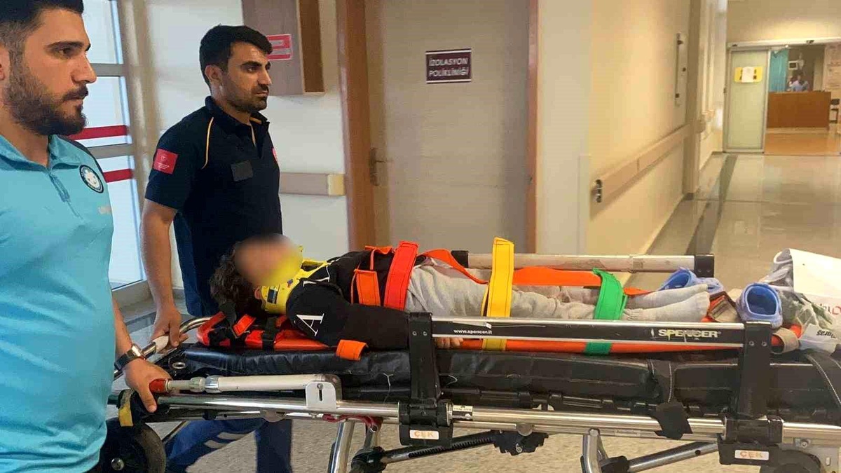 Adıyaman\'da Motosiklet ile Otomobil Çarpışması: 2 Yaralı
