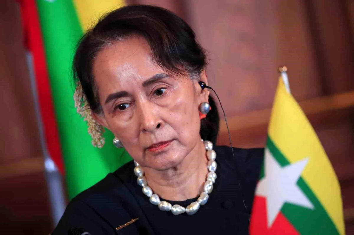 Myanmar Cuntası, Aung San Suu Kyi\'yi Ev Hapsine Aldı