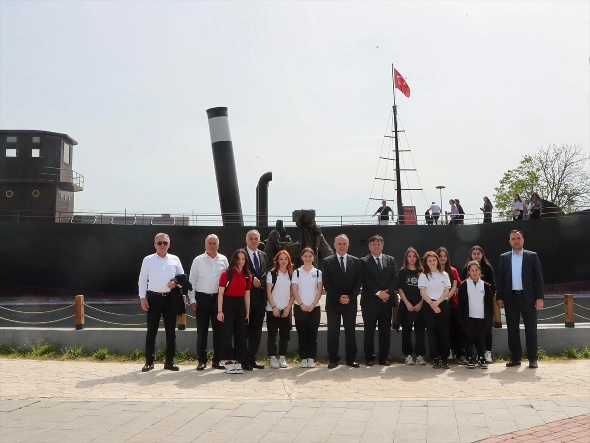 Ordu Valisi Muammer Erol, Açık Hava Basın Müzesi ve Rüsumat No: 4 Gemisi Müzesi\'ni ziyaret etti