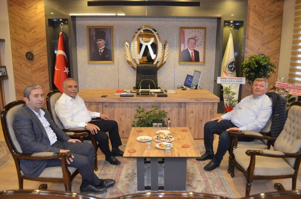 Osmancık Belediye Başkanı Ahmet Gelgör, Dodurga Belediye Başkanı İsmail Çetinkaya\'yı ziyaret etti