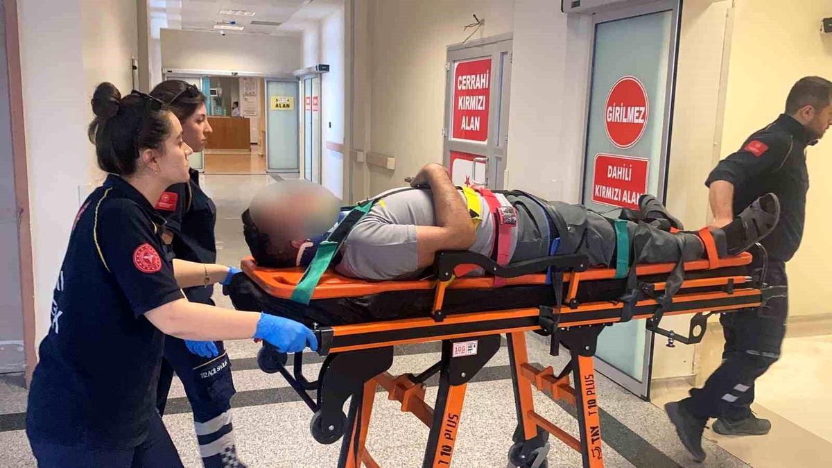 Adıyaman\'da otomobil ile motosikletin çarpışması sonucu 2 kişi yaralandı