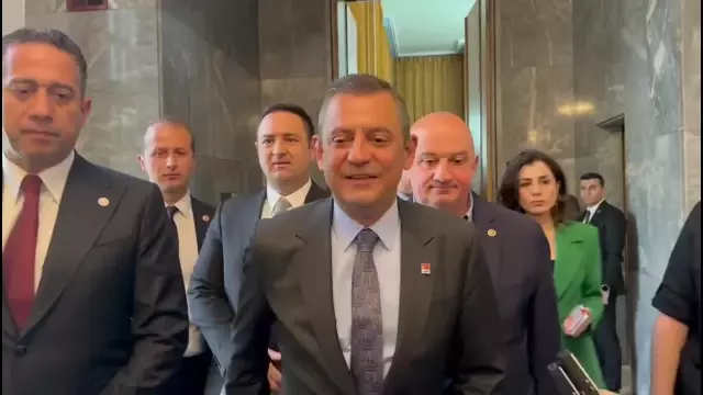 CHP Genel Başkanı Özgür Özel: Türkiye'de 16 Milyon Emekli Var, Birileri İstakozları Yiyor