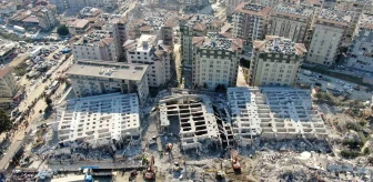 Hatay'da 'Cennetten bir köşe' denilen Rönesans Rezidans'ın depremde yerle bir olma anı