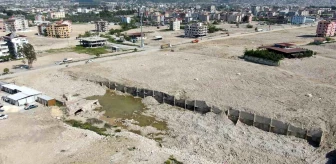 Hatay'da 'Cennetten bir köşe' denilen Rönesans Rezidans'ın depremde yerle bir olma anı