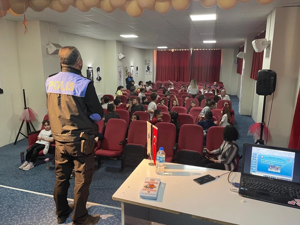 Samsun\'da Güvenli Mahalle Güvenli Eğitim Projesi kapsamında öğrencilere eğitim verildi