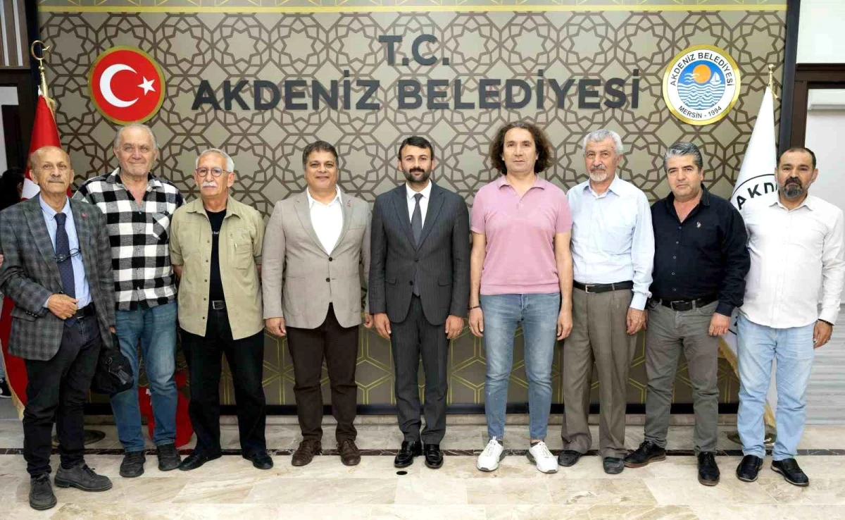 Akdeniz Belediye Başkanı Hoşyar Sarıyıldız, Mersin Gazeteciler Cemiyeti\'ni ziyaret etti