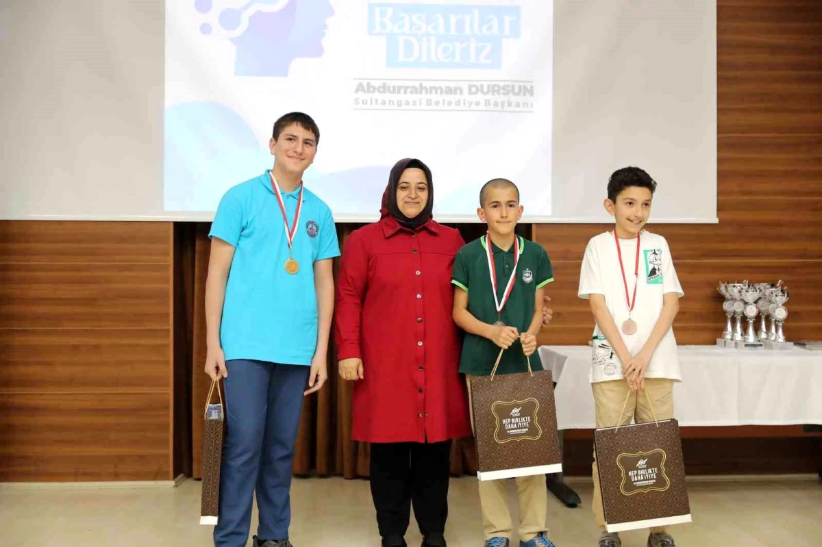 Sultangazi Belediyesi, İlçe Milli Eğitim Müdürlüğü iş birliğiyle \'5. Akıl ve Zeka Oyunları Turnuvası\' düzenledi