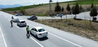 Afyonkarahisar'da Dron Destekli Denetim: 932 Kişinin Kimlik Sorgulaması Yapıldı