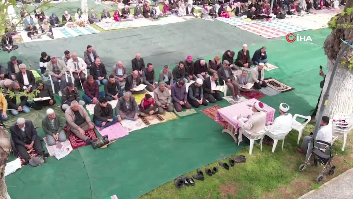 Tavas\'ta çiftçiler ve vatandaşlar yağmur duasına çıktı