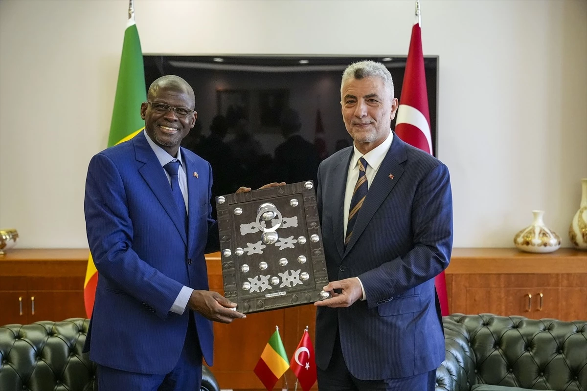 Ticaret Bakanı Ömer Bolat, Mali Sanayi ve Ticaret Bakanı Moussa Alassane Diallo ile stratejik ortaklıkları değerlendirdi