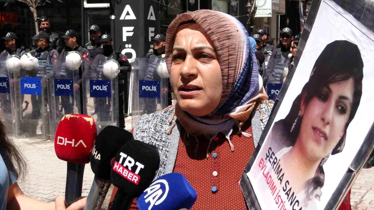 Van\'da terör örgütü PKK tarafından kız çocuğu dağa kaçırılan anne eylem yapacak