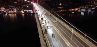 15 Temmuz Şehitler Köprüsü'nde Lastik Patlaması Trafik Kilitlendi