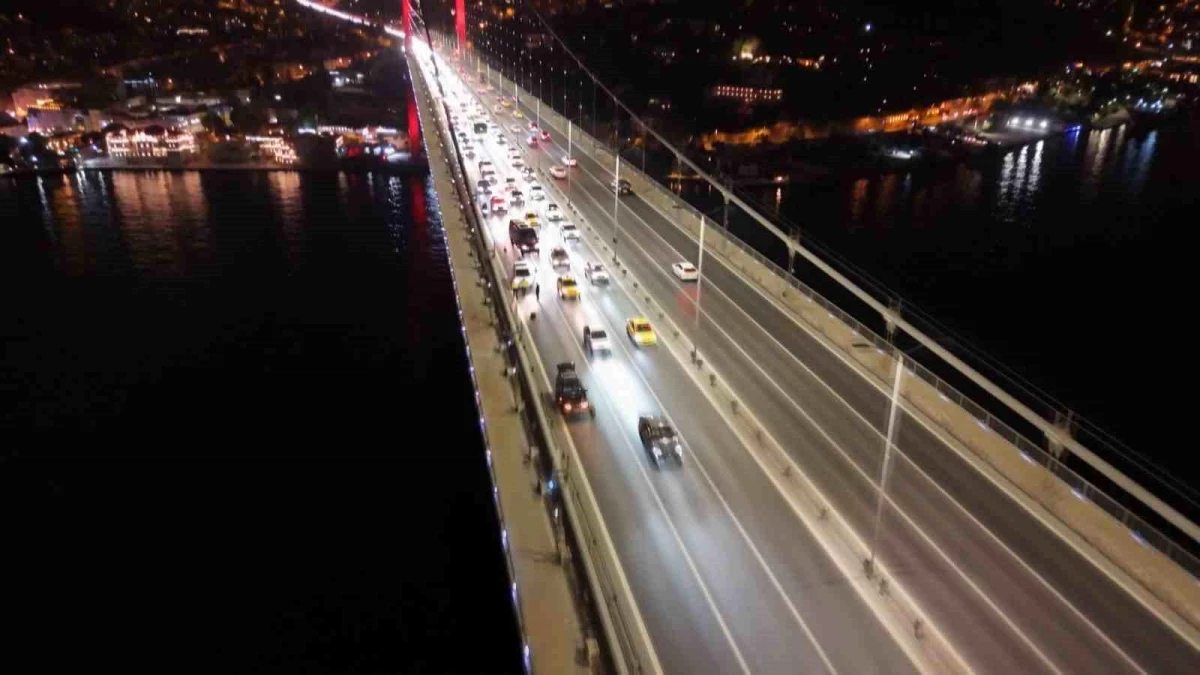 15 Temmuz Şehitler Köprüsü\'nde Lastik Patlaması: Trafikte Uzun Kuyruk Oluştu