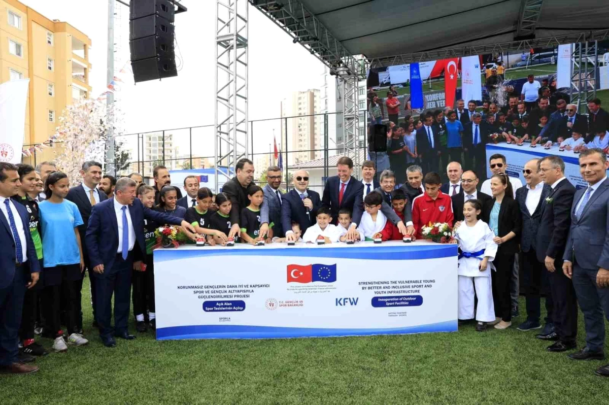 Adana\'da Gençlik ve Spor Bakanlığı ile AB FRIT II Fonu kapsamında 22 tesisin açılışı yapıldı